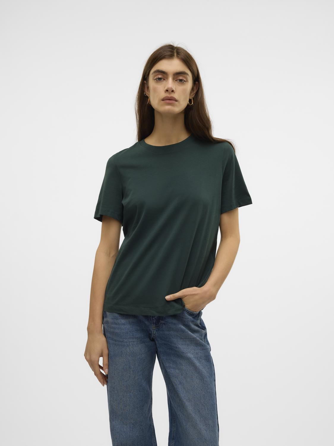model_shot-front